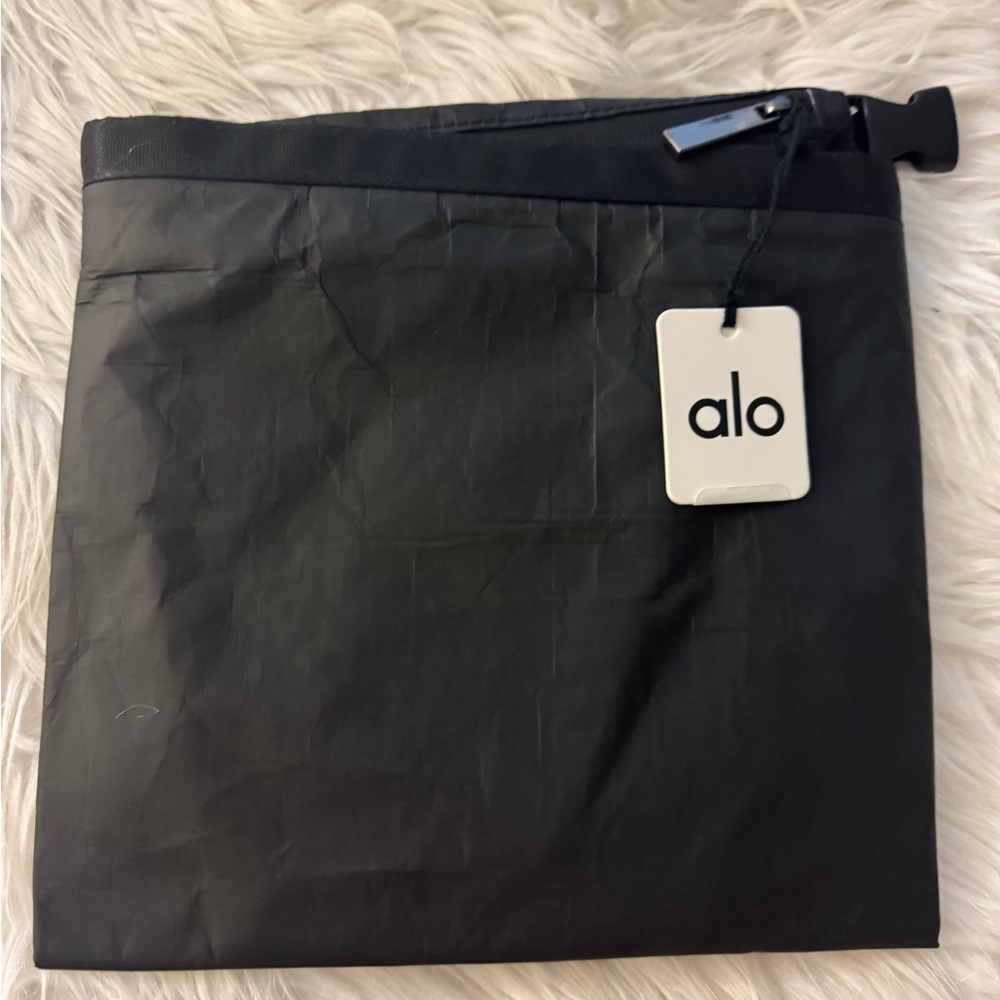 ALO Black Keep It Dry Fitness Bag
